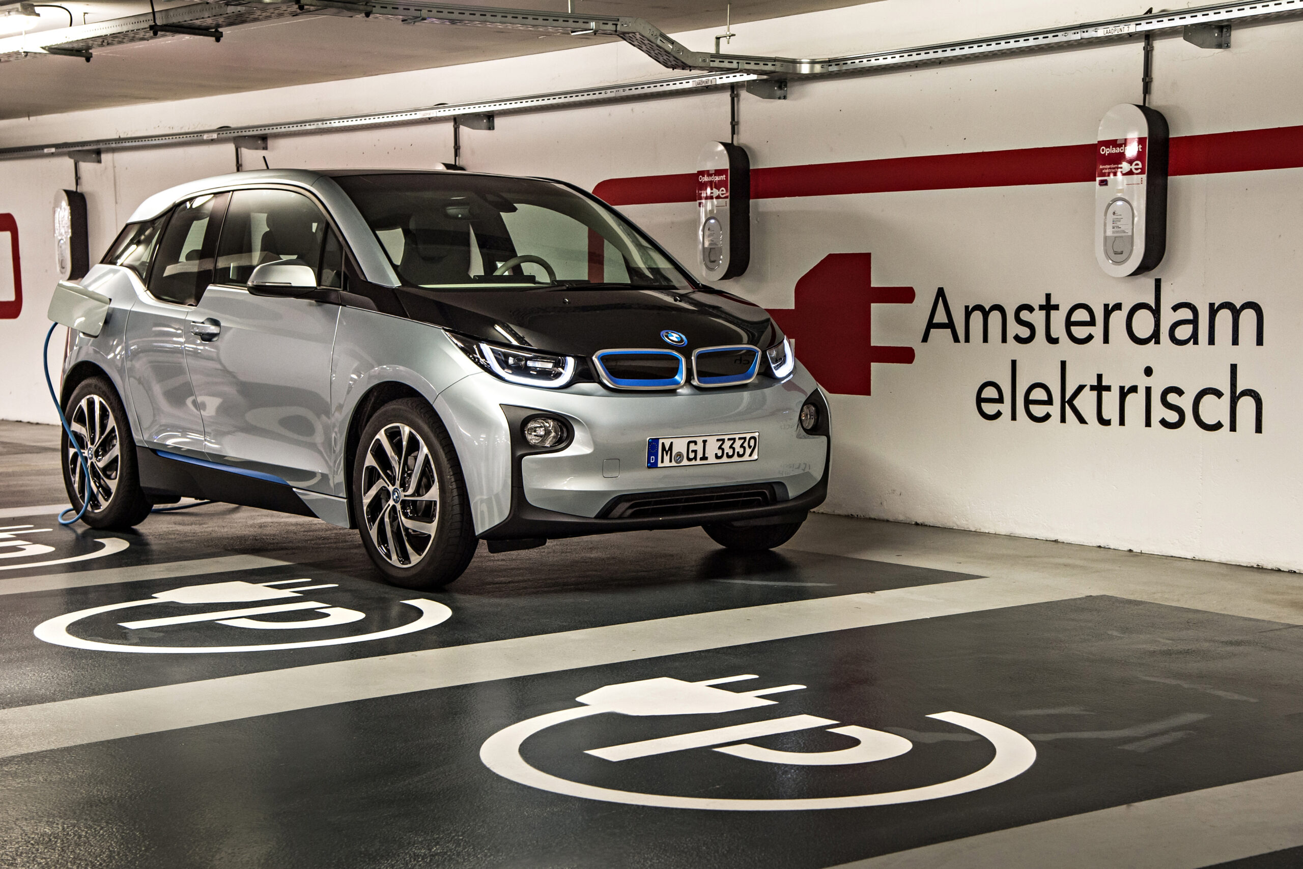 BMW I3 CHARGING