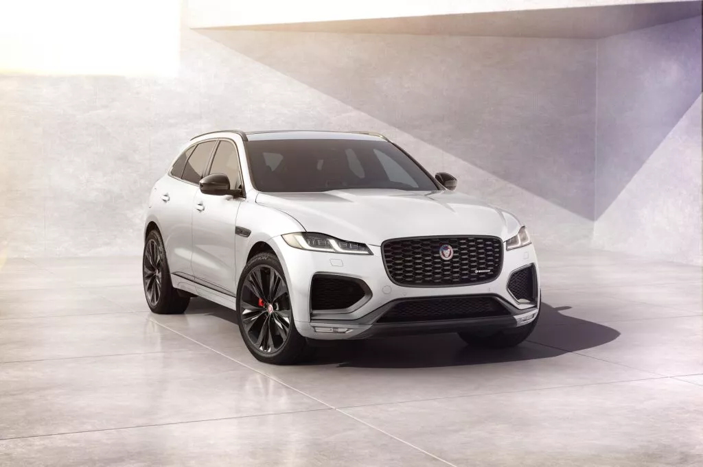 יגואר F-PACE פלאג אין