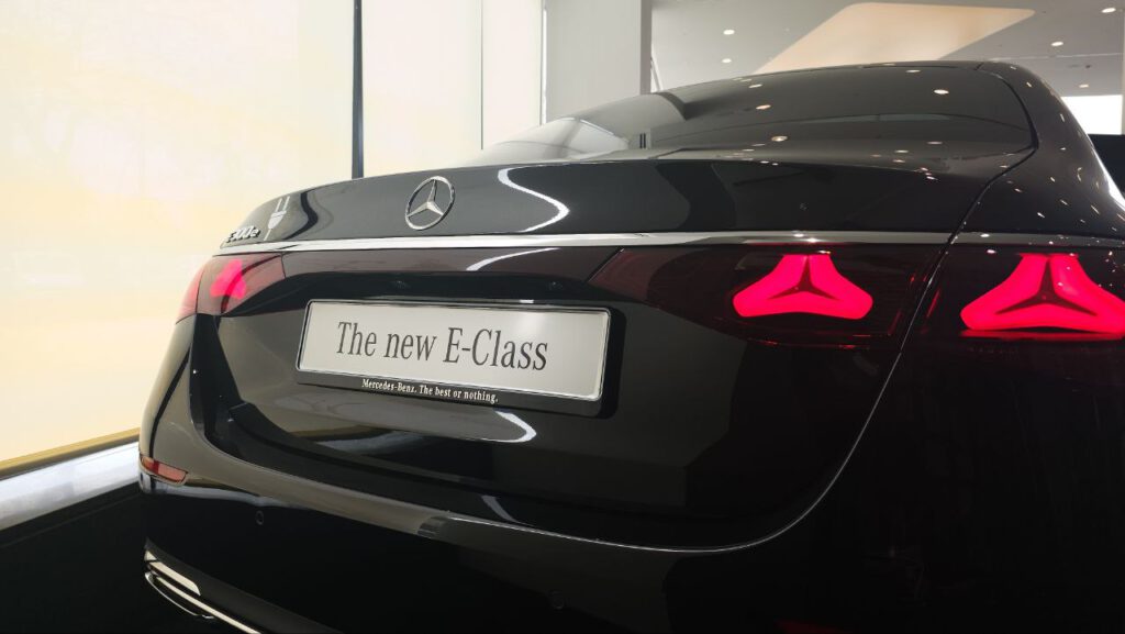 מרצדס E-Class פלאגאין 