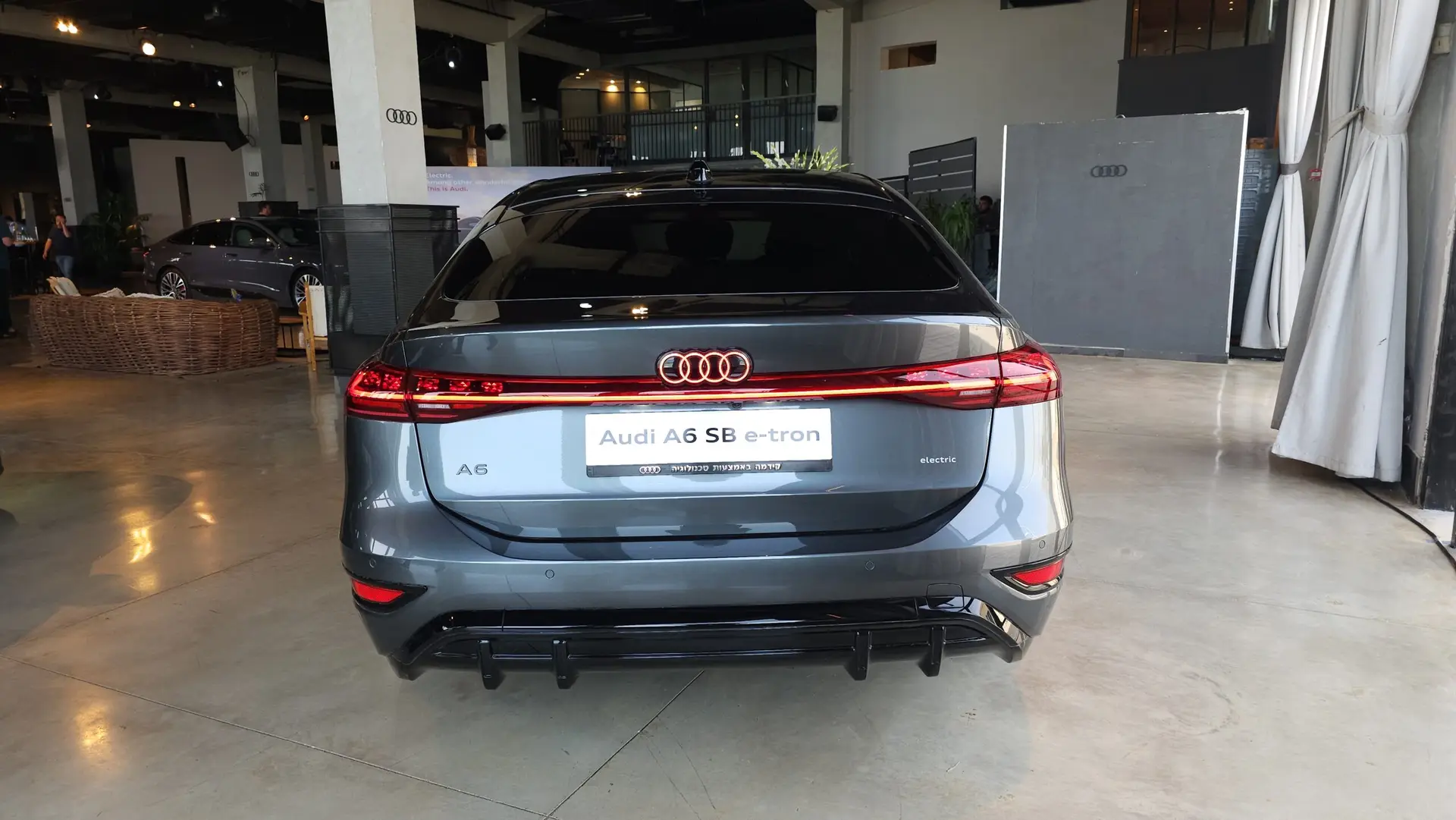 אאודי A6 e-tron החשמלית (צילום: פלאג מג)