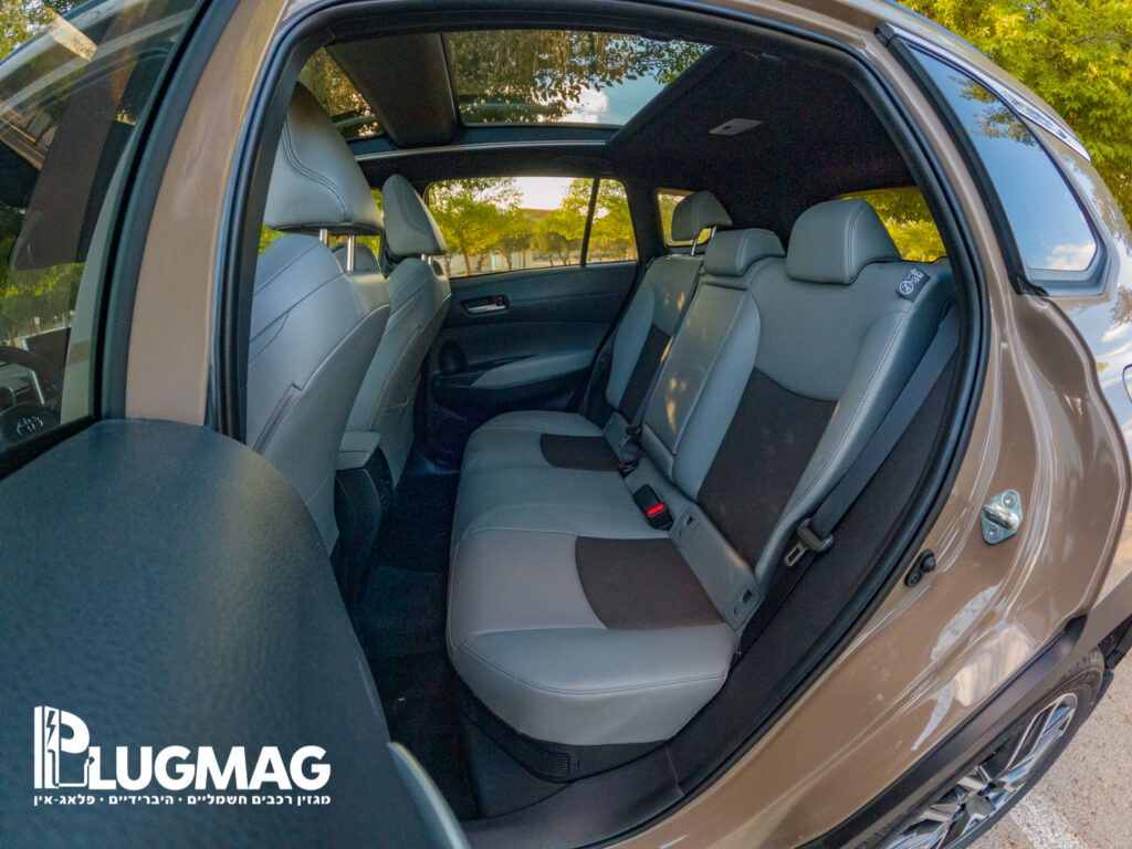 שורת המושבים האחורית