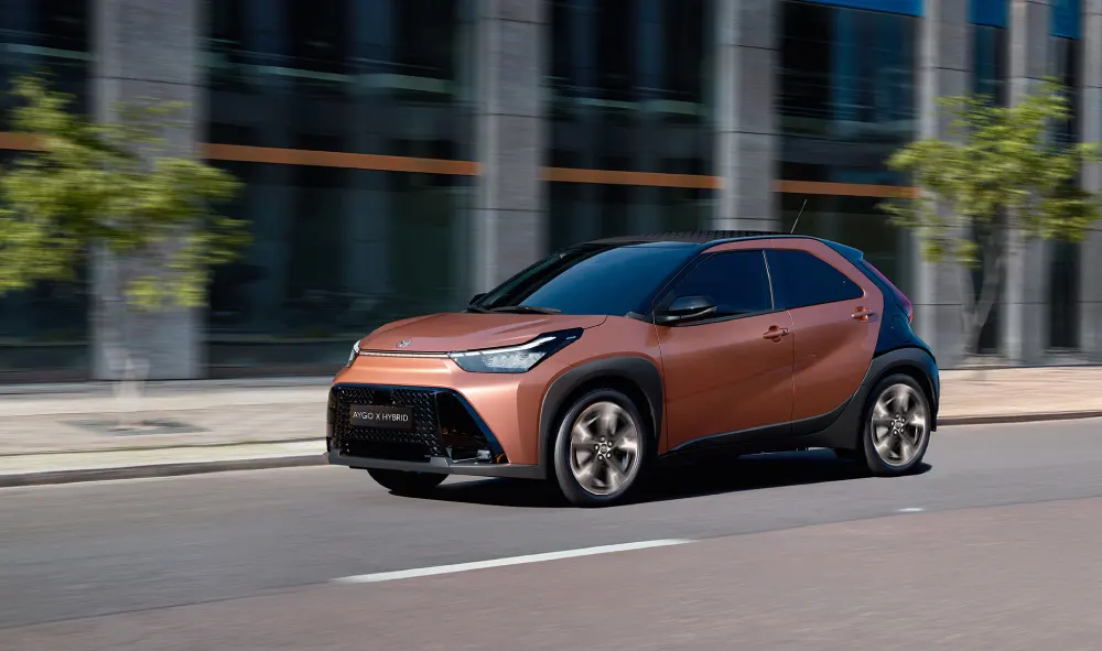 טויוטה AYGO X היברידי (צילום טויוטה)
