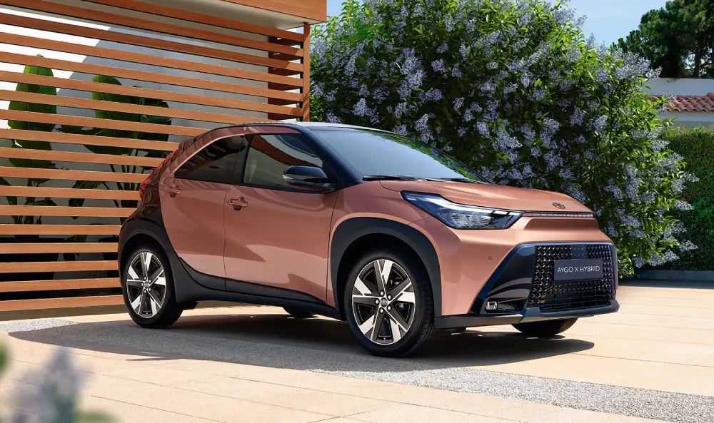 טויוטה AYGO X היברידי (צילום טויוטה)