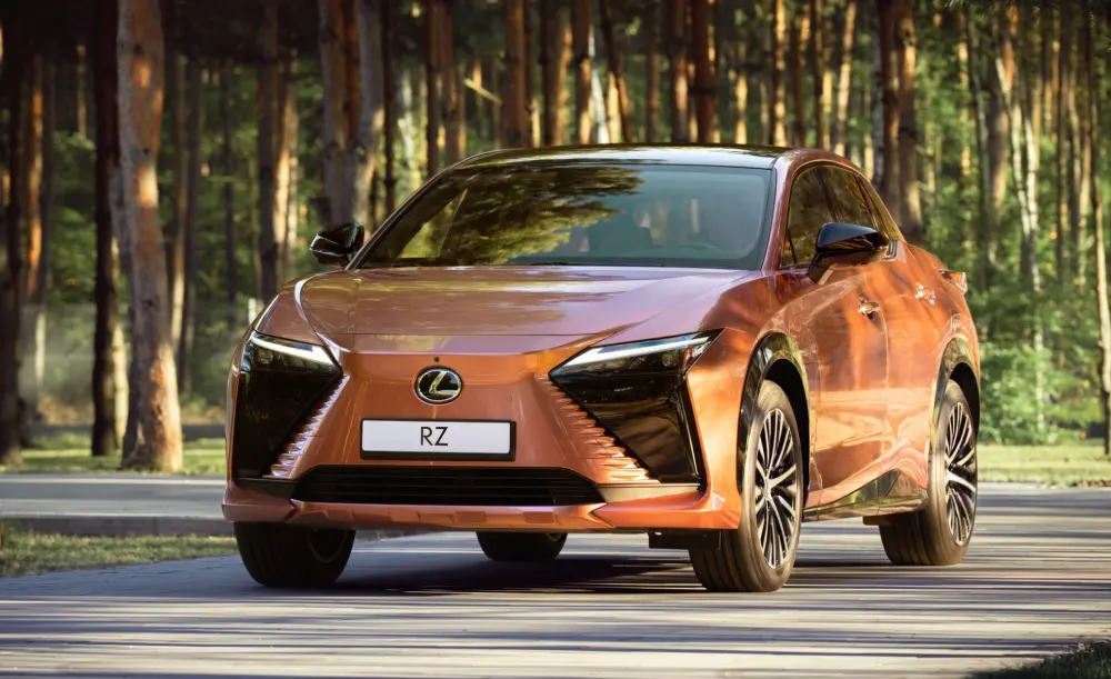 לקסוס RZ חשמלית (צילום: LEXUS)
