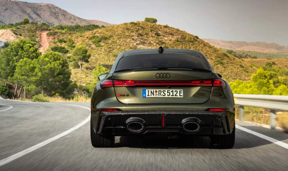 Audi RS5 Sedan e-hybrid (צילום: Audi)