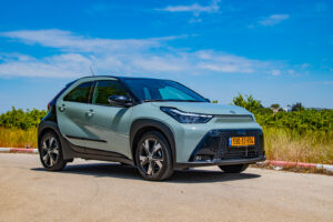מבחן דרכים טויוטה Aygo X היברידי (צילום: פלאג מג)