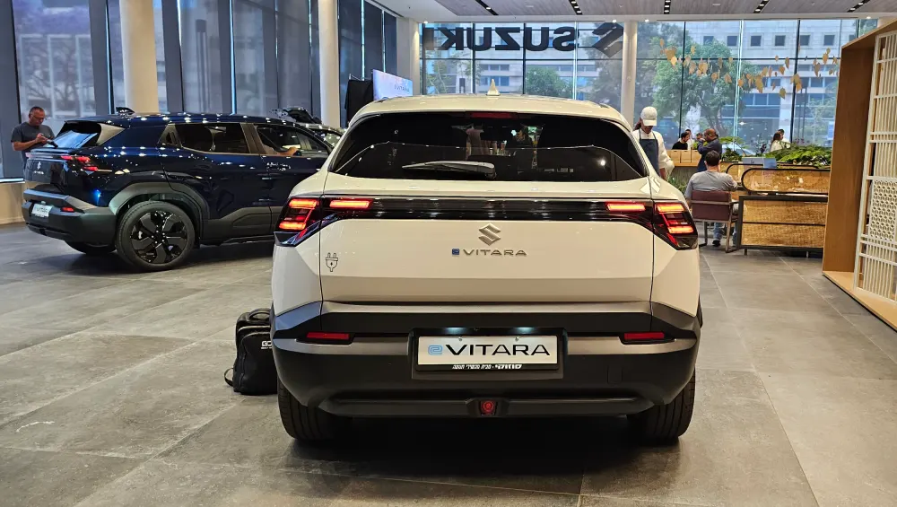 סוזוקי e-vitara חשמלי (צילום: פלאג מג)