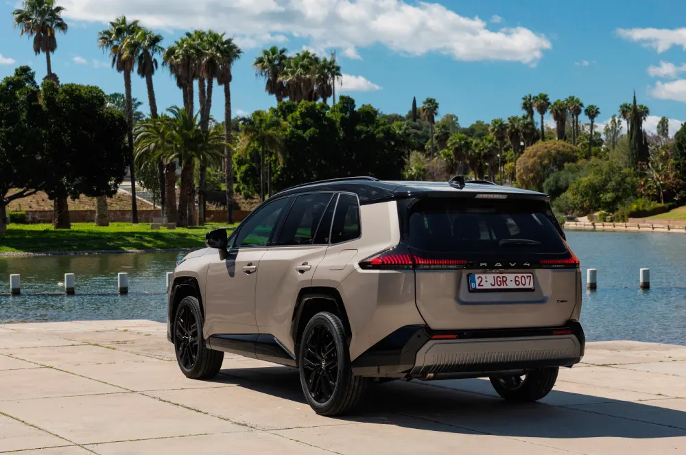 טויוטה ראב 4 היברידי חדש 2026 (צילום: Toyota)