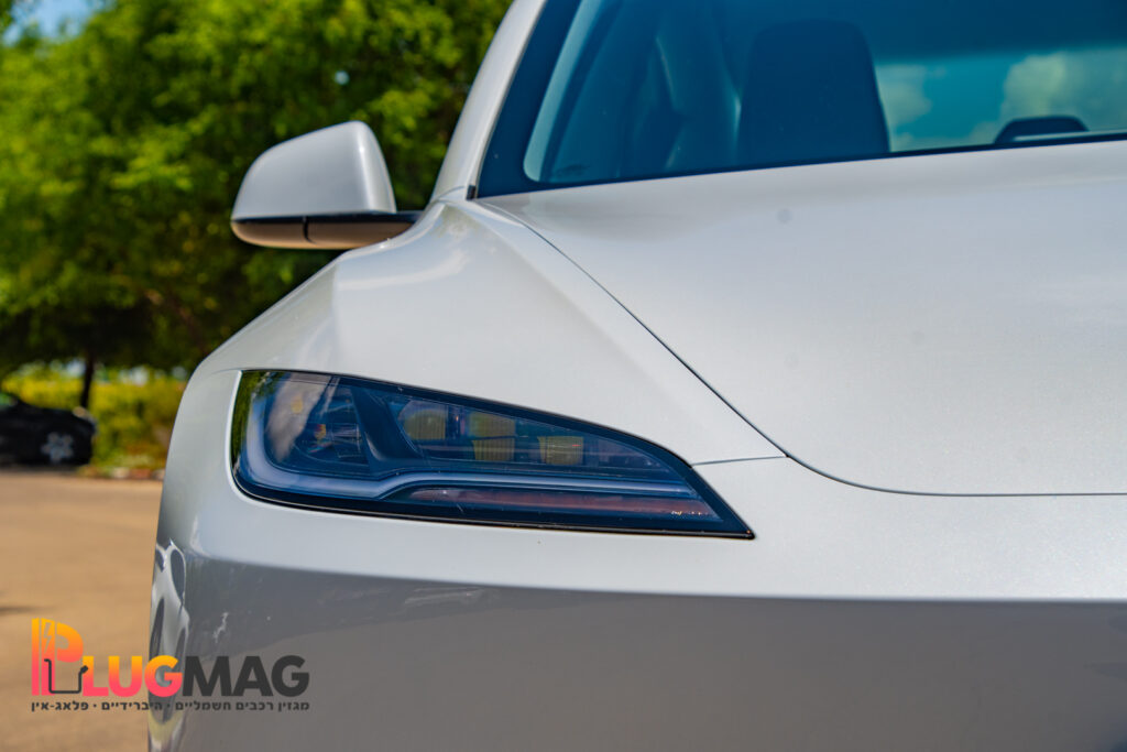 ביקורת רכב Tesla Model 3 Rear-Wheel Drive (צילום: פלאג מג)