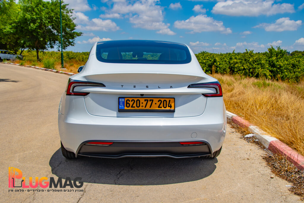 מחיר Tesla Model 3 Rear-Wheel Drive (צילום: פלאג מג)
