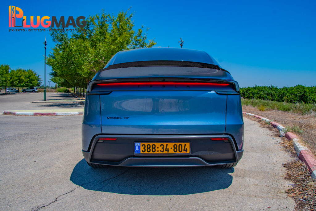 מבחן דרכים טסלה Model Y L עם 6 מקומות (צילום: פלאג מג)