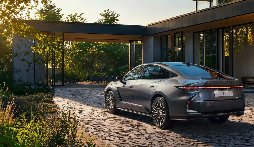 LEXUS ES (צילום: יצרן)