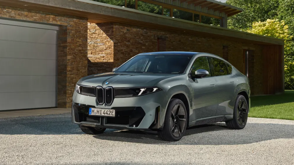 BMW iX4 50 xDrive (צילום: BMG Group)