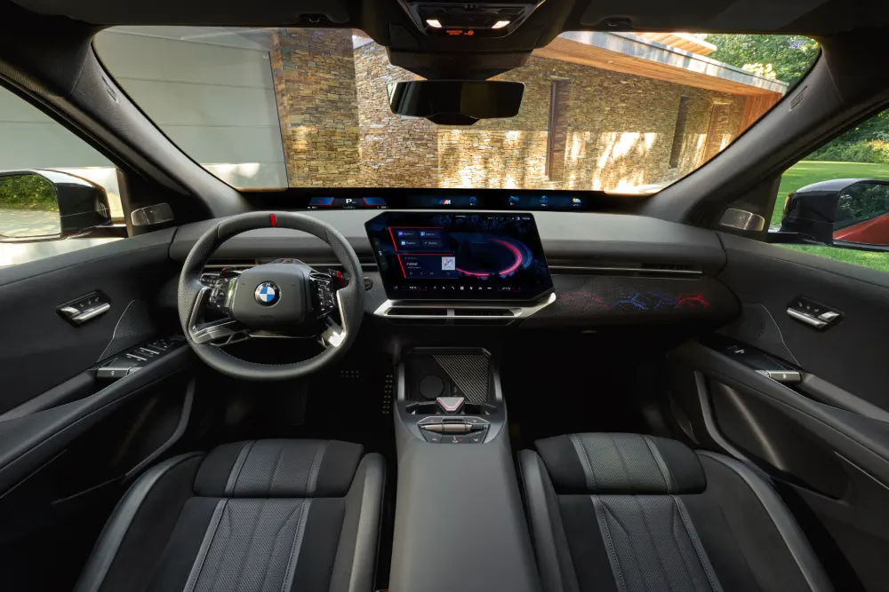 BMW iX4 M60 xDrive (צילום: BMG Group)