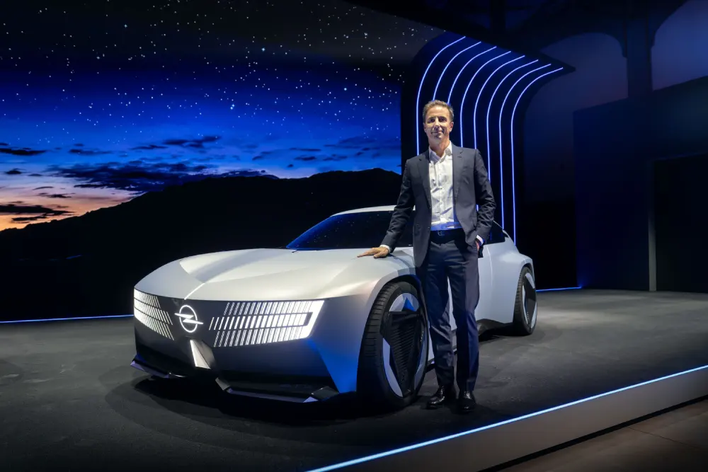 אופל מציגה את STX Concept (צילום: Stellantis)